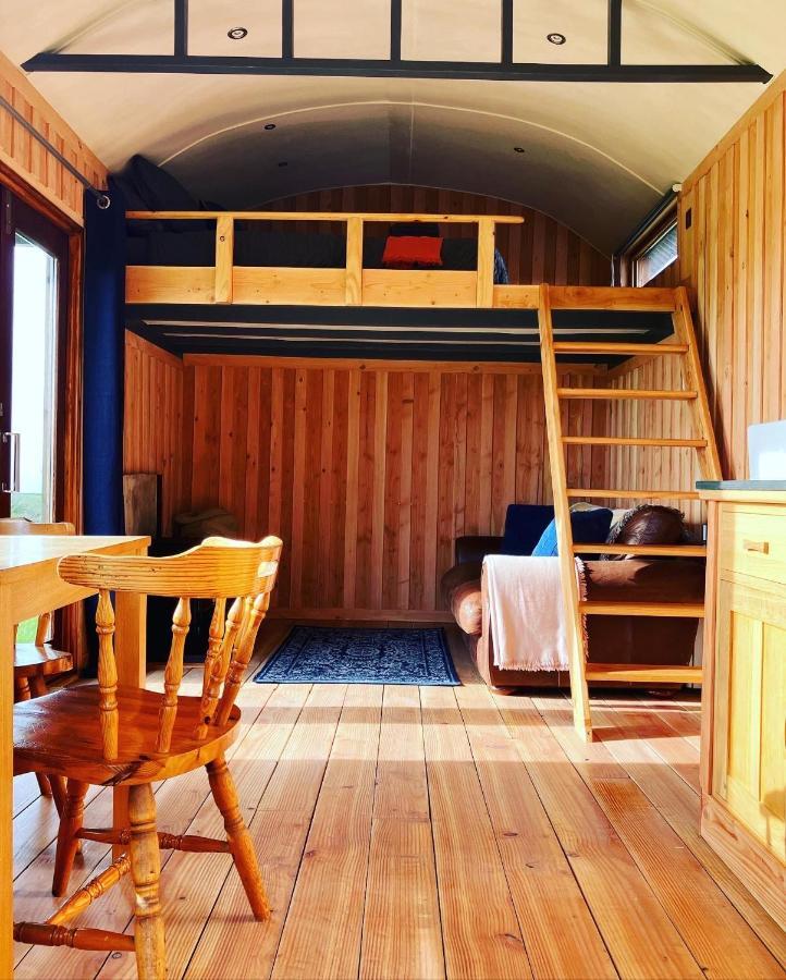 Shepherds Hut In A Private Meadow With Sea Views Hartland Exterior foto